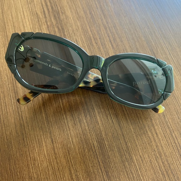 PARED EYEWEAR
PARED EYEWEAR DIAMONDS & PEARLS SUNGLASSES - Picture 9 of 11